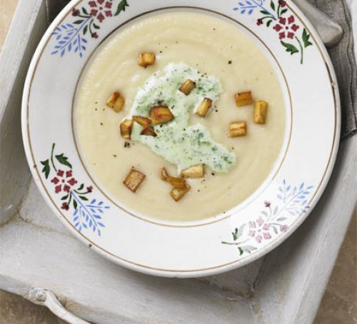 Parsnip soup with parsley cream