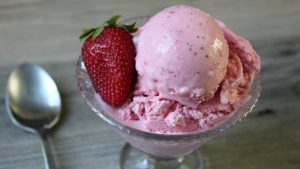 Quick Strawberry Ice Cream 1